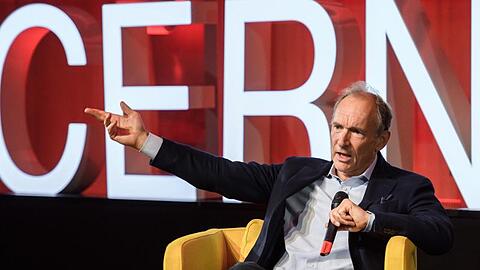 Der Erfinder des World Wide Web, Tim Berners-Lee, hält eine Rede während einer Veranstaltung anlässlich von 30 Jahren World Wide Web am CERN.