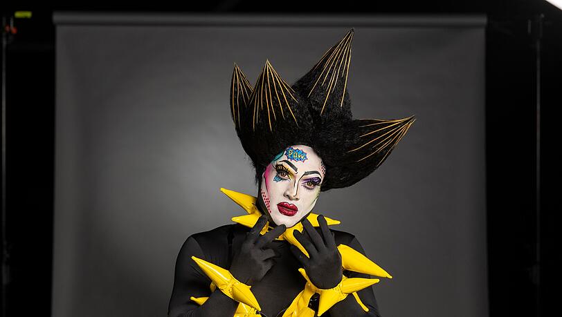 Welcher ehemalige Profifußballer hat sich für "Viva la Diva" als Dragqueen Lil Sista verkleidet?