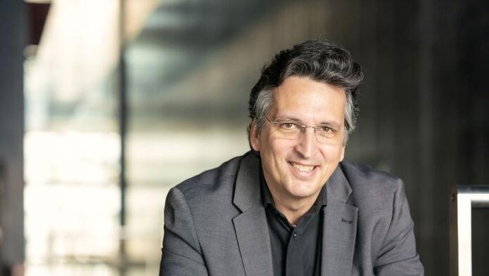 Der Dirigent Michael Sanderling.