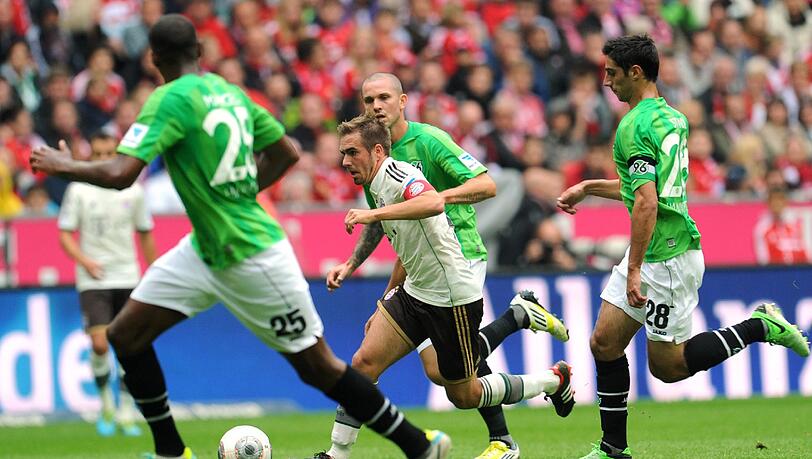 Philipp Lahm musste sich auf der ungewohnten Rolle im defensiven Mittelfeld gleich mit mehreren Gegnern auseinandersetzen. Philipp Lahm musste sich auf der ungewohnten Rolle im defensiven Mittelfeld gleich mit mehreren Gegnern auseinandersetzen.