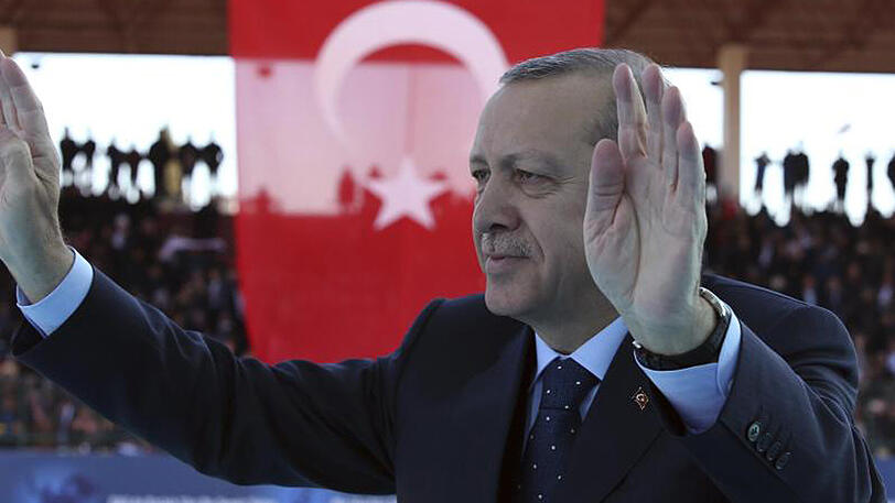 Trotz heftiger Proteste aus der EU zieht Erdogan immer wieder Nazi-Vergleiche.