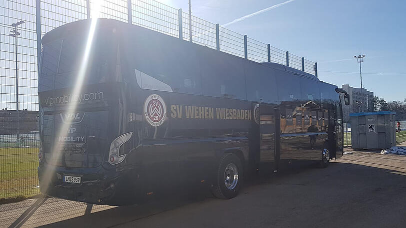 In der Dritten Liga Kontrahenten: Wehen Wiesbaden und der TSV 1860. Am Freitag trainierten die Hessen aber an der Grünwalder Straße in Giesing.
