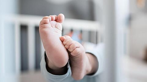 In München hatten es am Montagmorgen zwei Babys besonders eilig. (Symbolbild)