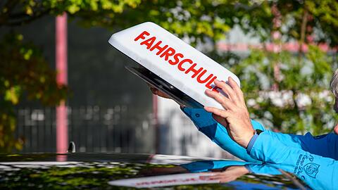 Die Fahrschulausbildung soll vereinfacht und günstiger werden. (Archivbild)