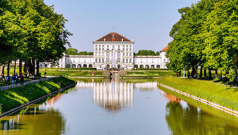 Prächtige Alleebäume und teils uralte Solitäre zeichnen den Park am Schloss Nymphenburg aus. Prächtige Alleebäume und teils uralte Solitäre zeichnen den Park am Schloss Nymphenburg aus.