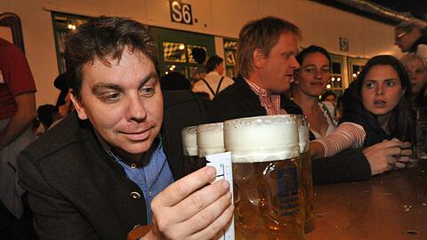 Ulrich Bittlinger nimmt Maß an der Maß und testet die Schankmoral der Wirte