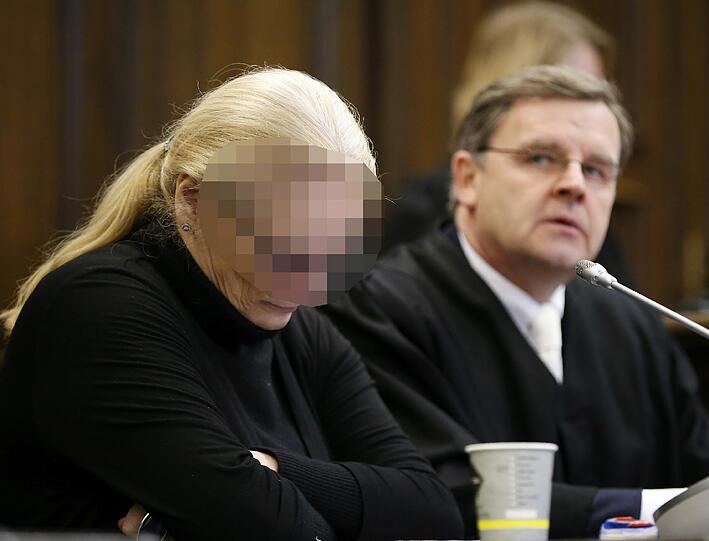 Nach dem Tod der Patientin sei die Narkoseärztin stark depressiv geworden und habe nicht mehr als Ärztin gearbeitet, sagte die
Angeklagte am Montag.