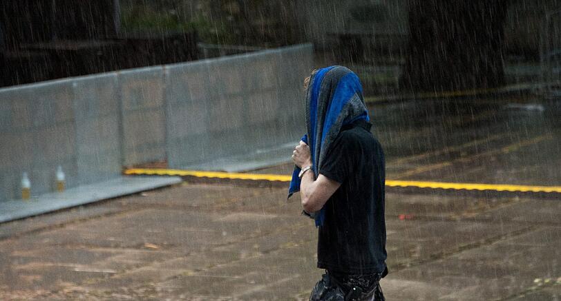 Es bleibt wechselhaft. Hier die Bilder vom Hitze-Gewitter in der Nacht zum Freitag.