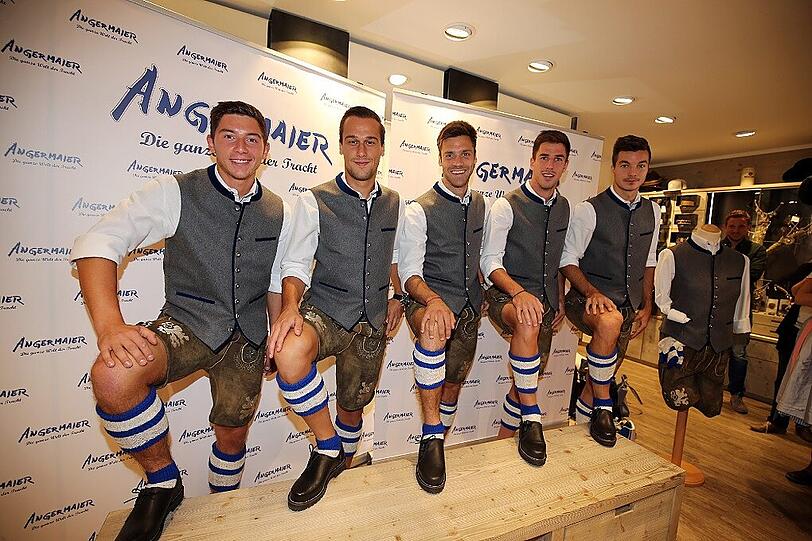 Durften die neue Tracht anprobieren (v.l.): die Löwen-Akteure Maxi Wittek, Michael Liendl, Gary Kagelmacher, Milos Degenek und Stefan Mugosa.