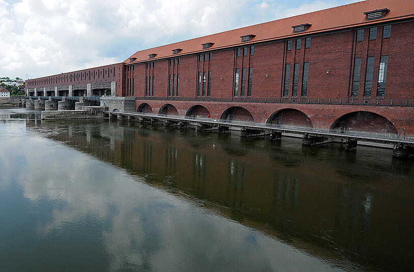 Auf Höhe des Wasserkraftwerks Kachlet wurde der Körper aus dem Wasser gezogen.