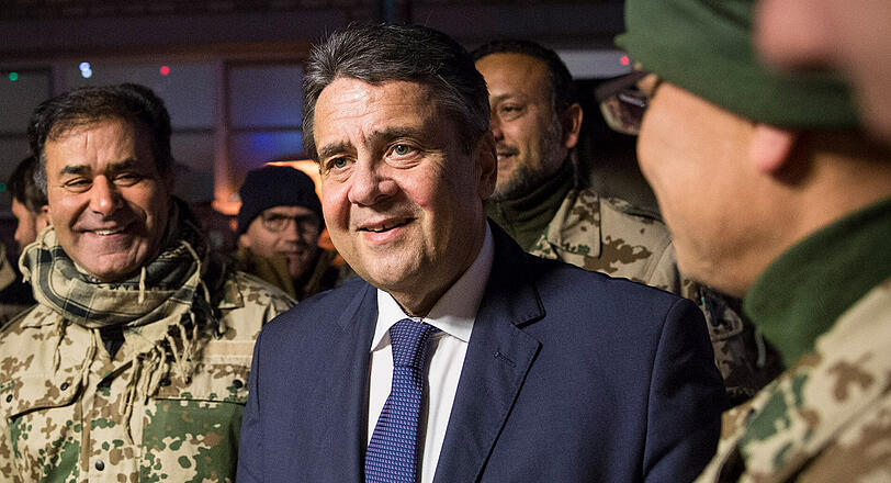 Gabriel: "Wir müssen die Städte und Gemeinden dafür belohnen, dass sie Flüchtlinge aufnehmen".