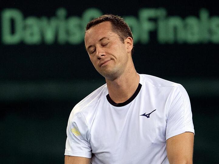 Philipp Kohlschreiber reagiert nach einem verschlagenen Ball. Foto: Federico Gambarini/dpa/Archivbild