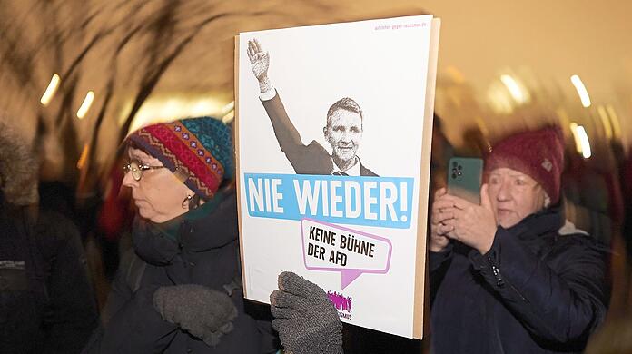 Online formiert sich Widerstand gegen Björn Höcke. Am Freitag sind in Berlin Menschen auf die Straße gegangen, die sich für ein AfD-Verbot aussprechen.