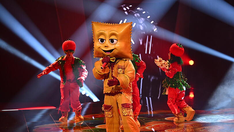 Pietro Lombardi sang seit Wochen unter dem Kostüm Rave-ioli Pietro Lombardi sang seit Wochen unter dem Kostüm Rave-ioli