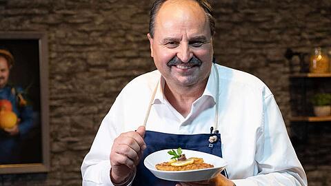 Johann Lafer. Mit dem Gericht Schnitzel hat der &ouml;sterreichische Starkoch eine besondere Erinnerung an seine Kindheit.