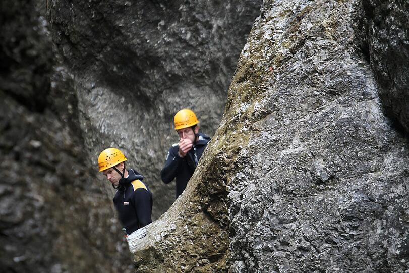 Die Löwen beim Team-Building: Beim Trainingslager in Bad Häring stand am Freitag Canyoning auf dem Programm. Die Bilder aus den Schluchten!