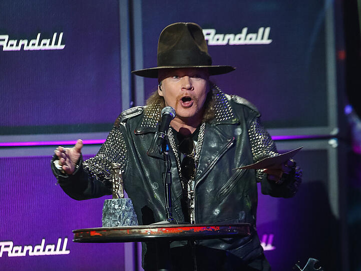 Ziemlich lebendig: Axl Rose bei einer Preisverleihung im April