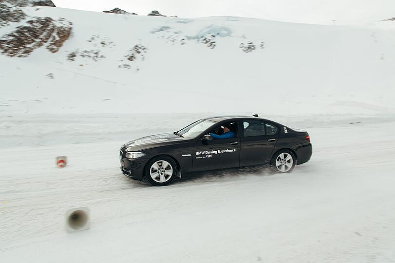 Rutschige Angelegenheit: Bei der Driving Experience von BMW am Gletscher bei Sölden geht es darum, das Fahrzeug mit und ohne elektronische Helfer im Griff zu haben.