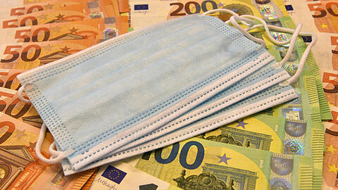 Maskendeals für sehr viele Euroscheine - diese Politiker-Coups sorgen für Empörung. (Symbolbild)