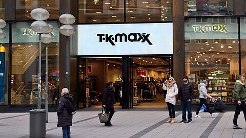 Die Filiale von TK maxx in der M&uuml;ncner Fu&szlig;g&auml;ngerzone. Hier sind bei einem familienstreit ordentlich die Fetzen geflogen. Die Polizei ermittelt.