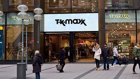 Die Filiale von TK maxx in der M&uuml;ncner Fu&szlig;g&auml;ngerzone. Hier sind bei einem familienstreit ordentlich die Fetzen geflogen. Die Polizei ermittelt.