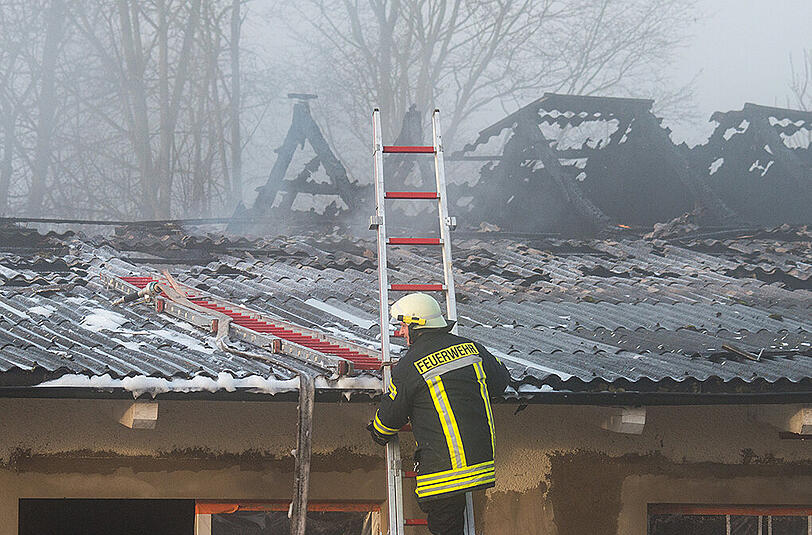 In dieser geplanten Flüchtlingsunterkunft in Roßbach im Landkreis Rottal-Inn brannte es am 18. Dezember. Am 15. Januar 2016 hätten 58 Asylbewerber in die ehemalige Diskothek einziehen sollen.