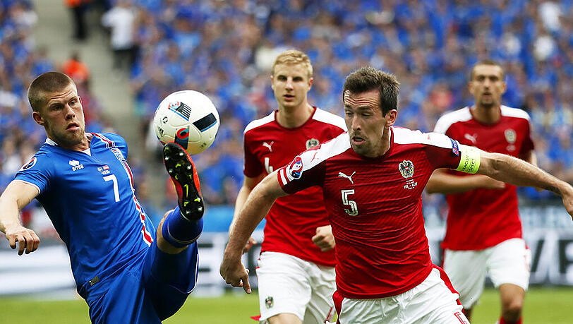 Christian Fuchs (r.) im EM-Spiel Österreich gegen Island. Christian Fuchs (r.) im EM-Spiel Österreich gegen Island.