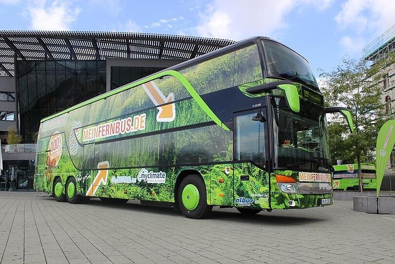 Der Jubiläumsbus vor dem ZOB an der Hackerbrücke.