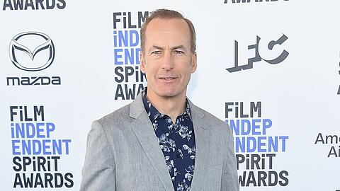 Bob Odenkirk und weitere Stars nehmen an einer neuen Charity-Versteigerung teil.