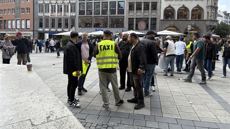Gegen Mittag war die Taxler-Demonstration beendet. Gegen Mittag war die Taxler-Demonstration beendet.