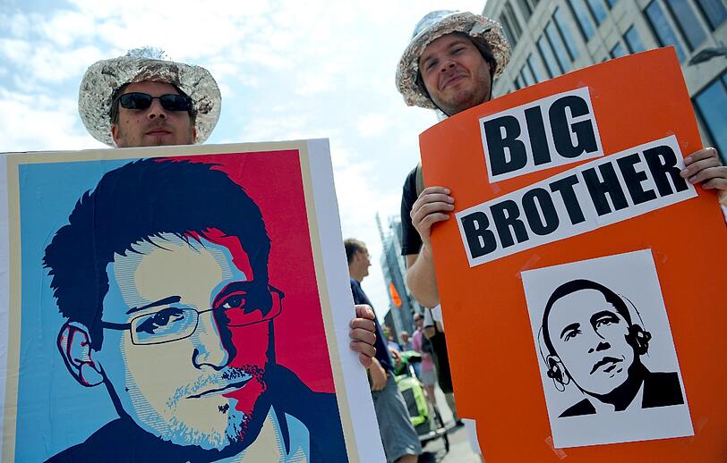 Snowden wird im Januar per Video-Stream im EU-Parlament auftreten - nachdem EU-Christdemokraten das verhindern wollten. Snowden kann nicht persönlich kommen, weil er dann von US-Behörden sofort gefasst und dort vor Gericht gestellt werden würde.
