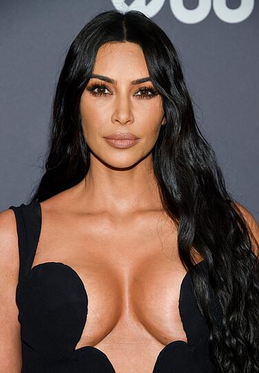 Kardashians Kleid verdeckt nur sehr wenig