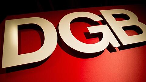 Das Logo des Deutschen Gewerkschaftsbundes (DGB). Foto: Christoph Schmidt/dpa/Symbolbild