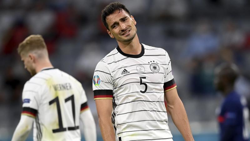 Untröstlich: Mats Hummels traf gegen Frankreich ins eigene Tor.