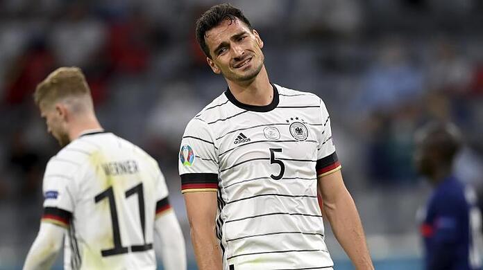 Untröstlich: Mats Hummels traf gegen Frankreich ins eigene Tor.