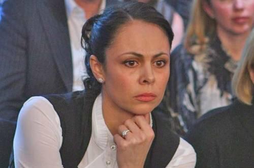 Sichtlich angespannt: Natalie, die Frau von Vitali Klitschko, bei dessen Titelverteidigung gegen Juan Carlos Gomez.