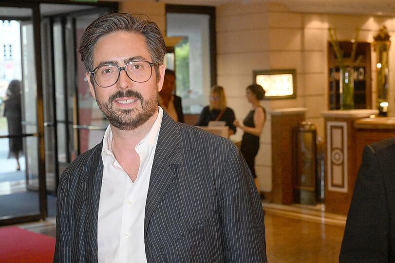 Der Regisseur David Dietl wurde 1979 in Los Angeles geboren. Ab 2001 studierte er Regie an der Deutschen Film- und Fernsehakademie Berlin. Sein Kinodebüt gab er 2013 mit dem Film "König von Deutschland". Der Regisseur David Dietl wurde 1979 in Los Angeles geboren. Ab 2001 studierte er Regie an der Deutschen Film- und Fernsehakademie Berlin. Sein Kinodebüt gab er 2013 mit dem Film "König von Deutschland".
