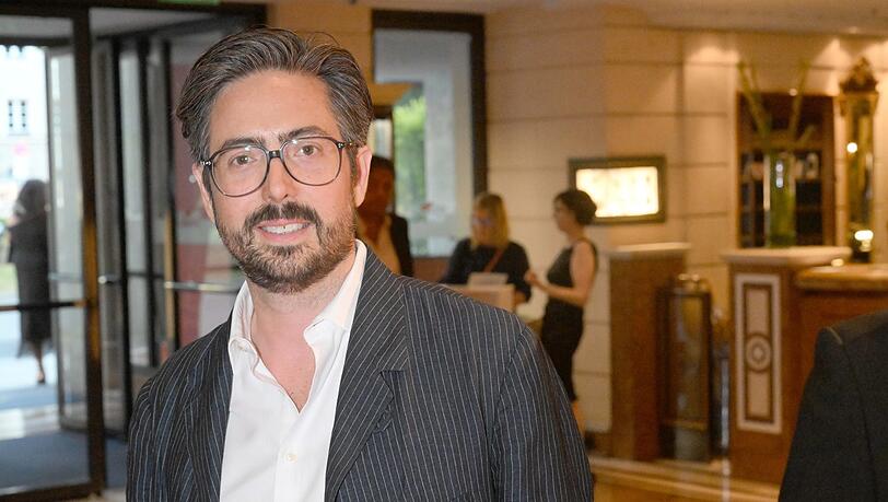 Der Regisseur David Dietl wurde 1979 in Los Angeles geboren. Ab 2001 studierte er Regie an der Deutschen Film- und Fernsehakademie Berlin. Sein Kinodebüt gab er 2013 mit dem Film "König von Deutschland". Der Regisseur David Dietl wurde 1979 in Los Angeles geboren. Ab 2001 studierte er Regie an der Deutschen Film- und Fernsehakademie Berlin. Sein Kinodebüt gab er 2013 mit dem Film "König von Deutschland".