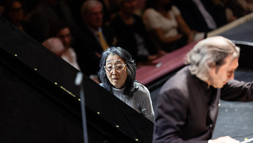 Die Pianistin Mitsuko Uchida und der Dirigent Vladimir Jurowski im Nationaltheater.