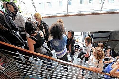 Über 100 Mädchen nahmen in Nürnberg am Popstars-Vorcasting teil. Sie alle träumen von Ruhm und Reichtum.