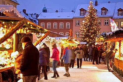 Im Advent verwandelt sich der Maxplatz in Bamberg zum vorweihnachtlichen Festplatz.