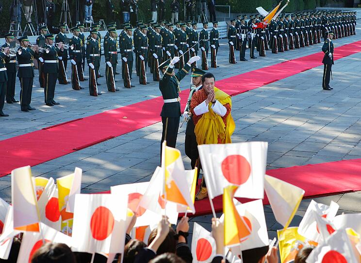 Jigme Khesar Namgyel Wangchuck, der König von Bhutan, besucht Japan. Die Bilder