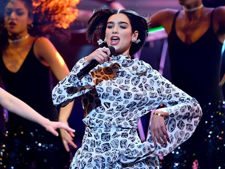 "Kinder sind unsere Zukunft", sagt Dua Lipa.