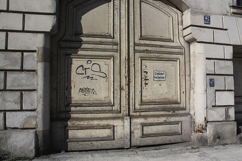 Das alte Zacherlbräu an der Ohlmüllerstraße in der Au wird teilweise abgerissen. Hier soll die neue Verwaltung von Paulaner in zwei Jahren einziehen. Die Bilder.