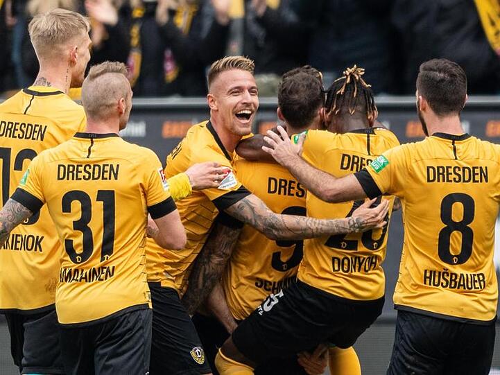 Dynamo Dresden setzte sich gegen den FC Erzgebirge Aue durch.