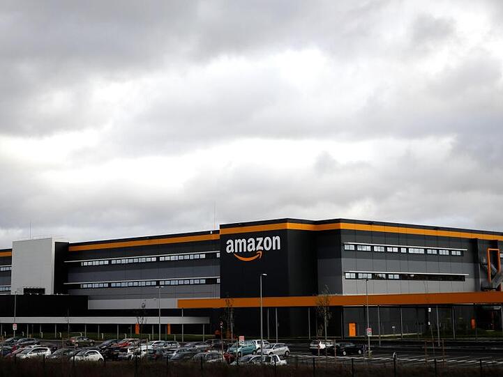 Ein Amazon-Vertriebszentrum bei Paris.