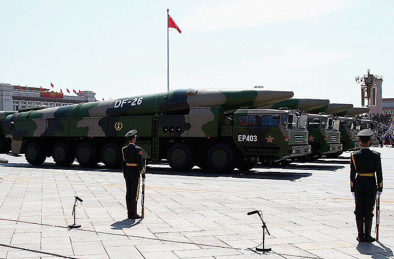 Bei der größten Militärparade seiner Geschichte hat China seine neuen Superwaffen präsentiert.