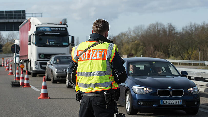 Die Grenzen zu Frankreich werden wieder verstärkt kontrolliert. Die Grenzen zu Frankreich werden wieder verstärkt kontrolliert.