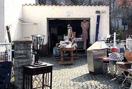 Die Boutique in Laim ist in einem ungewöhnlichen Raum: Verkauft wird aus der Garage.