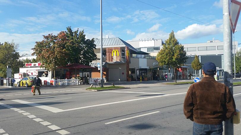 Nichts soll an den Tatort erinnern: Nach dem Amoklauf im Juli wurde der McDonald's am OEZ umgebaut.